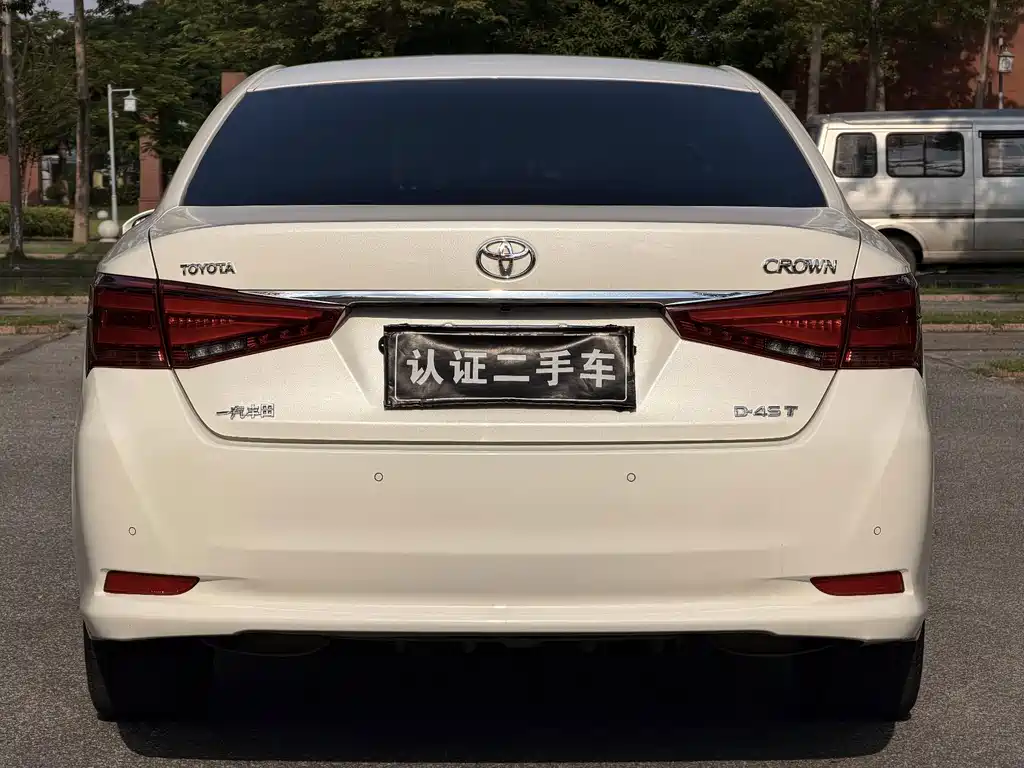 Toyota Crown — миниатюра 8
