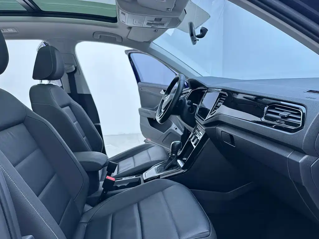 VOLKSWAGEN T ROC EXPLORING SONGS