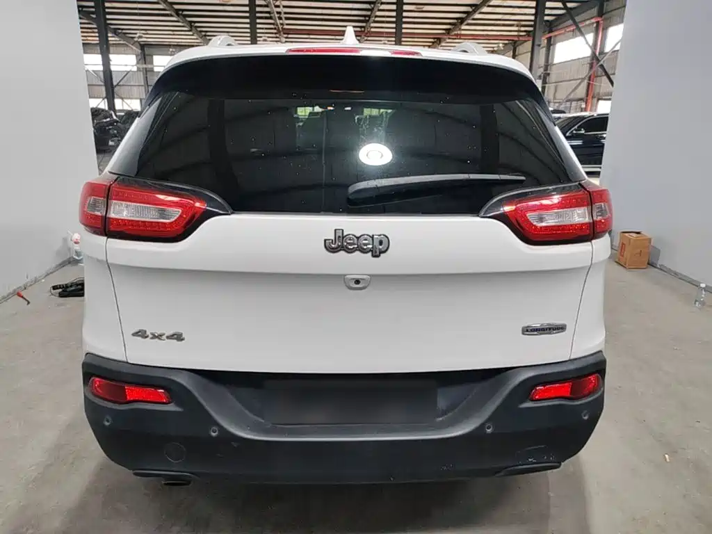Jeep Cherokee (Import) — миниатюра 6