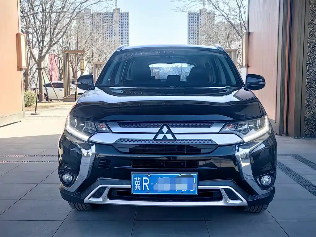 MITSUBISHI OUTLANDER