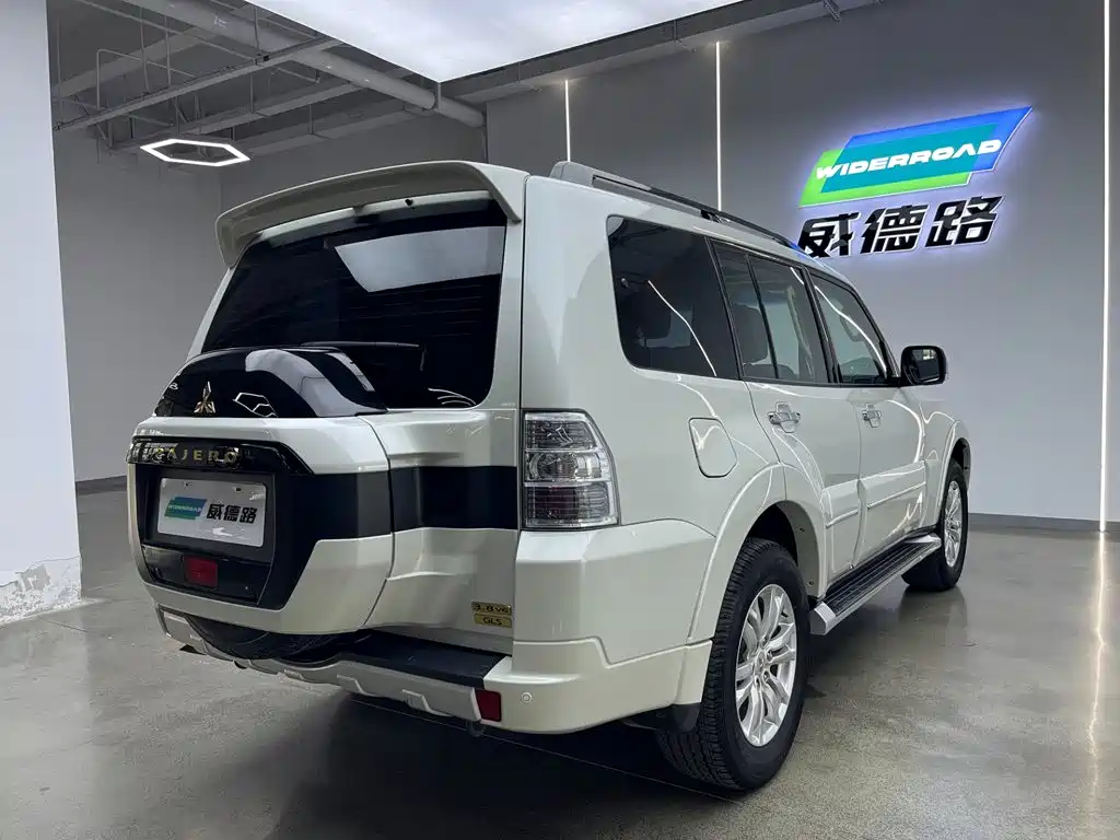 Mitsubishi Pajero (Import) — миниатюра 7