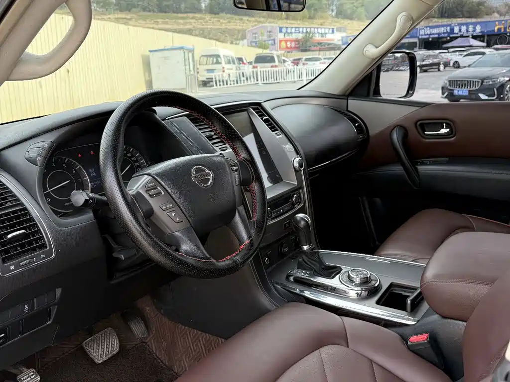 Nissan Patrol — миниатюра 7