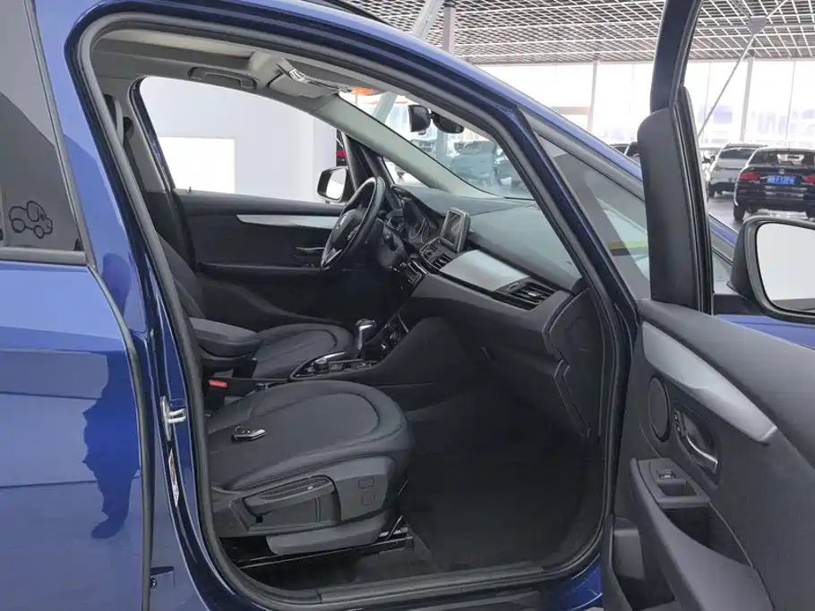 BMW 2 Series Active Tourer — миниатюра 8