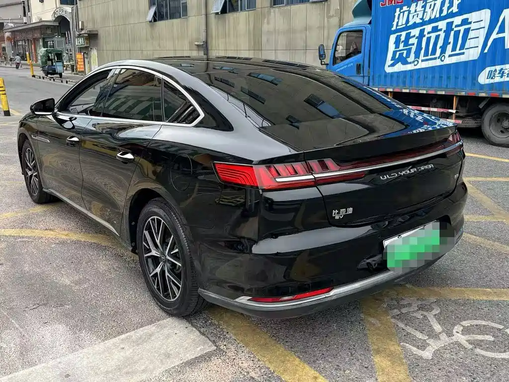 BYD E9