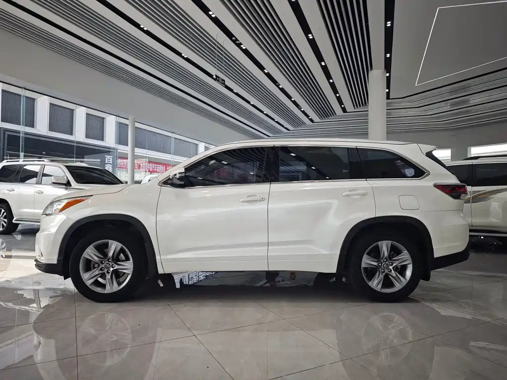 TOYOTA HIGHLANDER