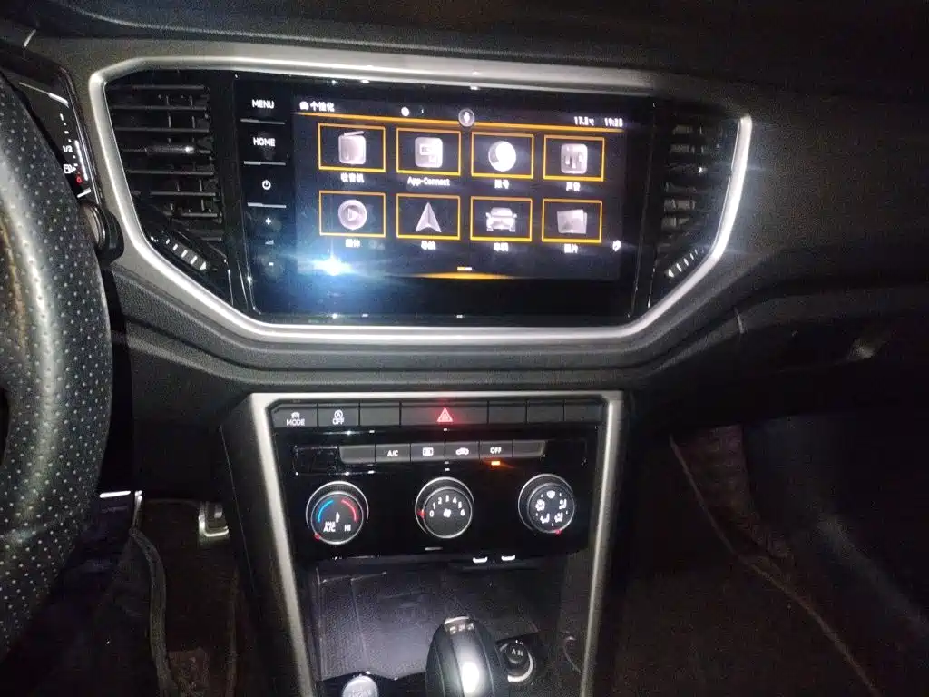 Volkswagen T-Roc — миниатюра 9