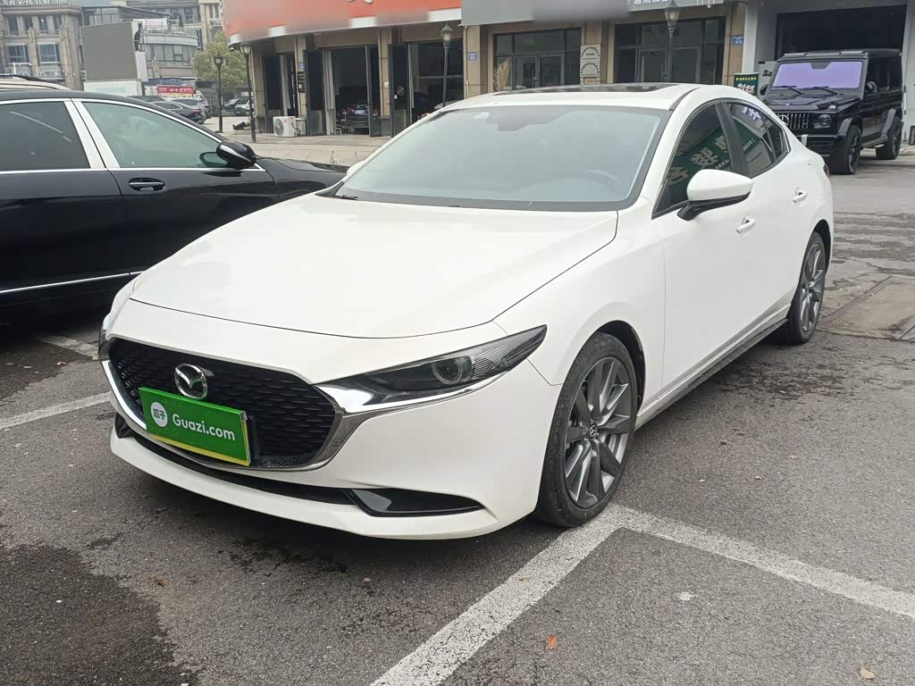 Mazda Mazda3 Axela 2.0 л 2022 г. Белый, пробег 41900 км