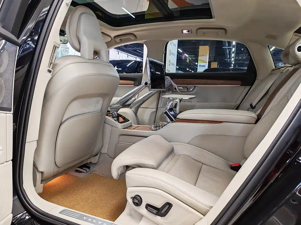 VOLVO S90 PLUG IN HYBRID