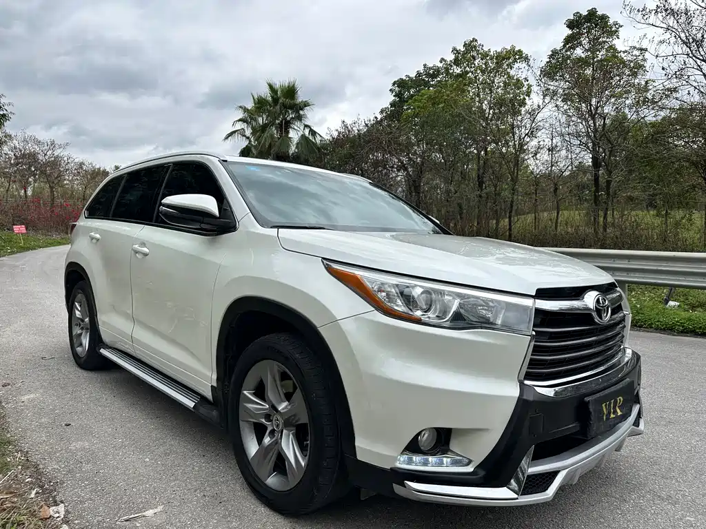 TOYOTA HIGHLANDER