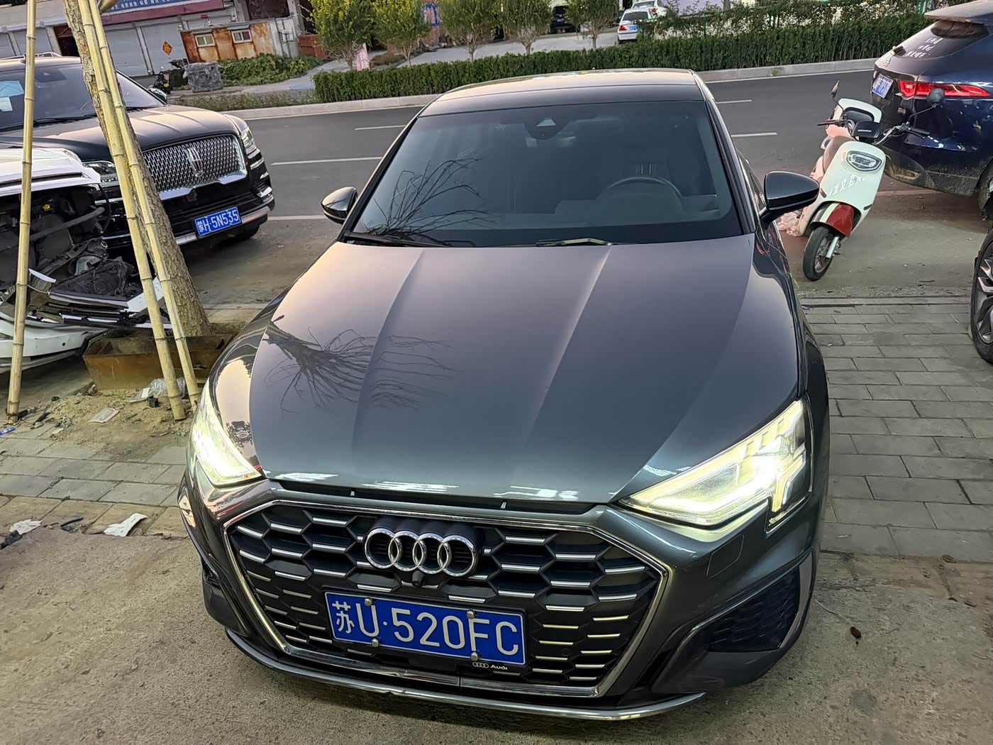 Audi A3 1.4 л 2023 г. Серебристо-серый, пробег 33000 км