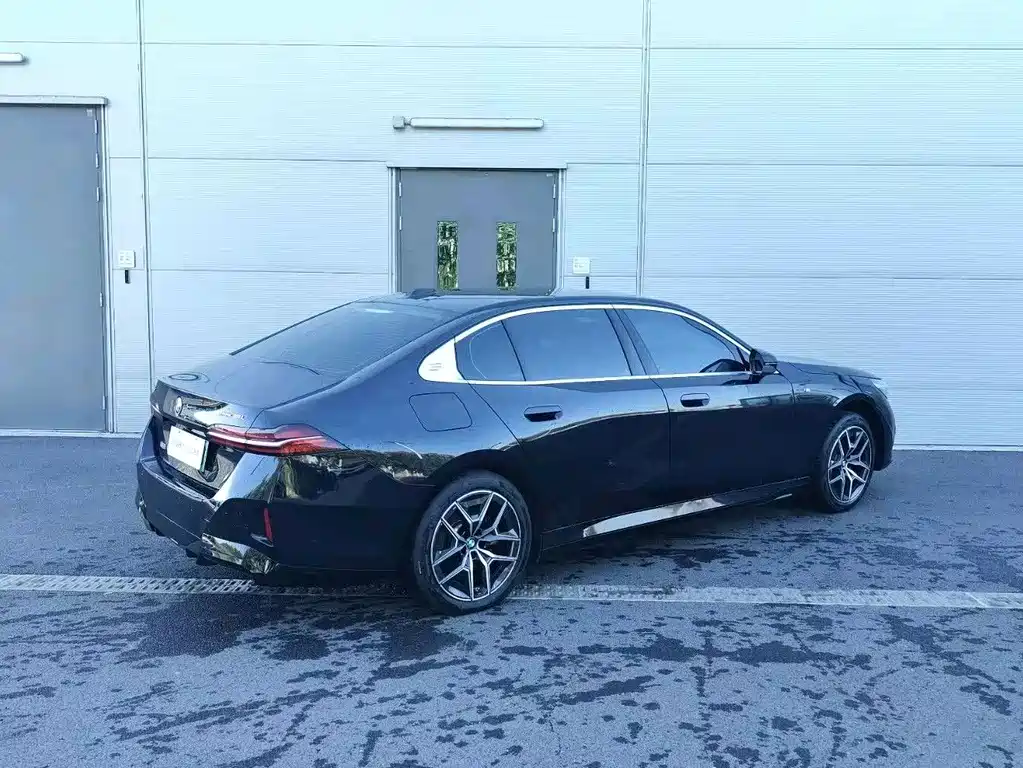 BMW i5 — миниатюра 12