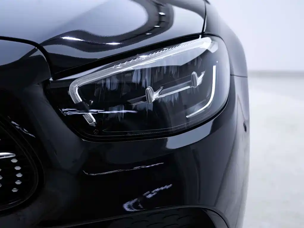 Mercedes-Benz E-Class — миниатюра 8