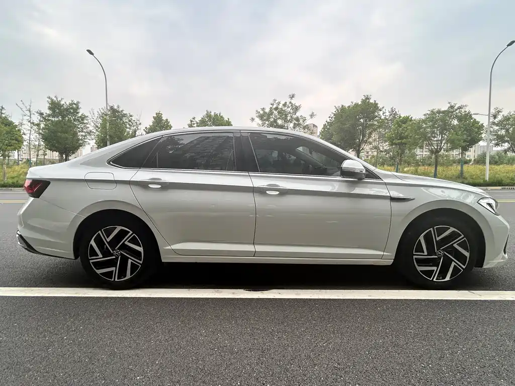 Volkswagen Sagitar 2023 300TSI DSG