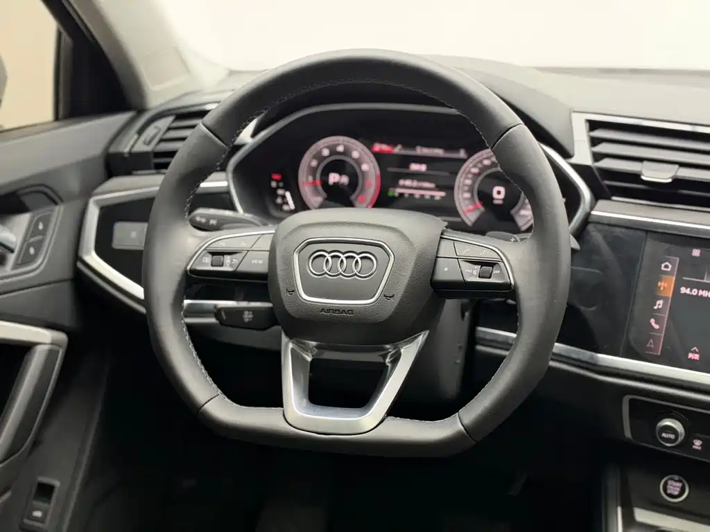 Audi Q3 — миниатюра 10