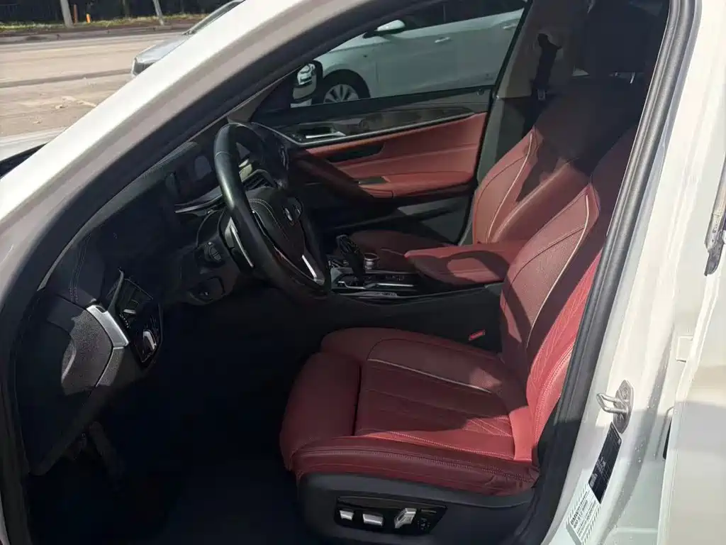 BMW 5 Series — миниатюра 7