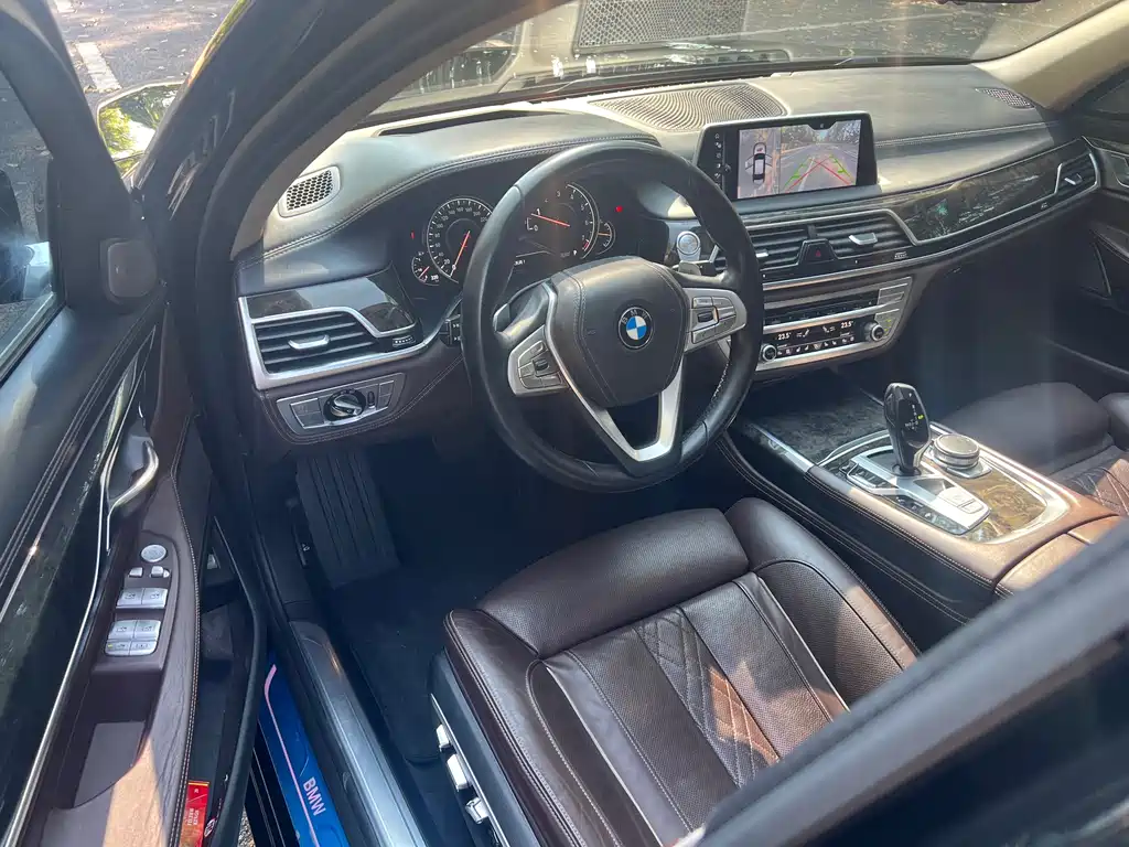 BMW 7 Series — миниатюра 7