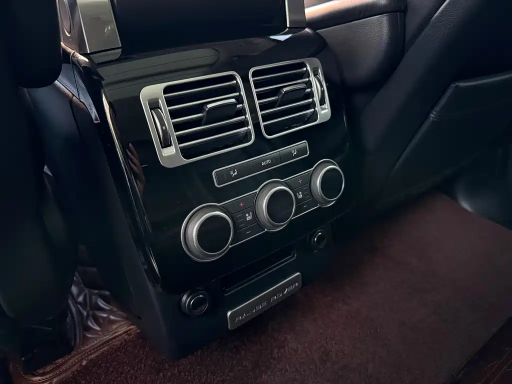 Land Rover Range Rover — миниатюра 10