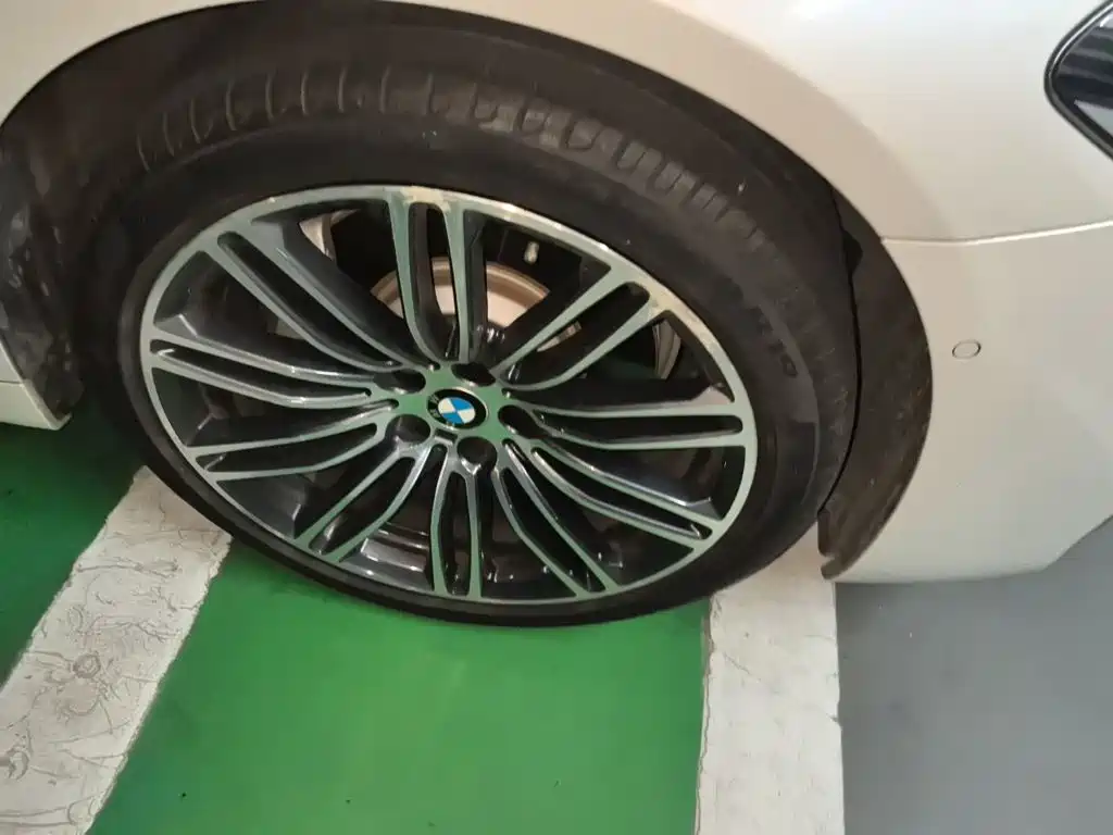 BMW 5 Series — миниатюра 24