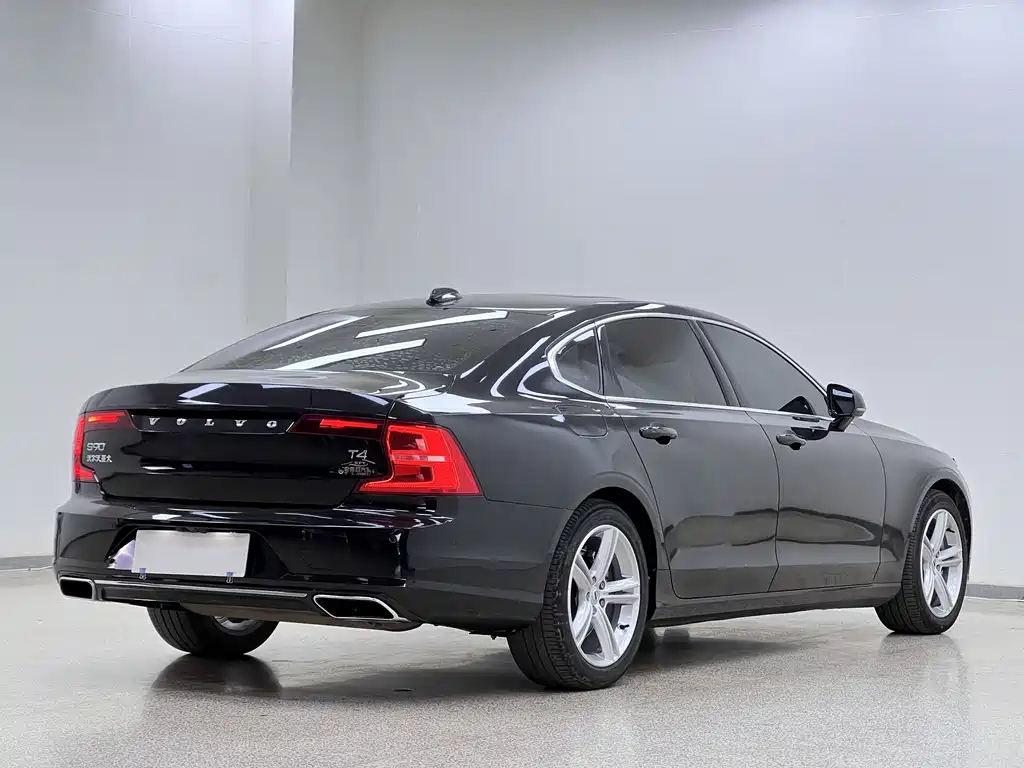 Volvo S90 2018 T4