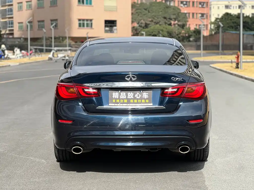 INFINITI Q70