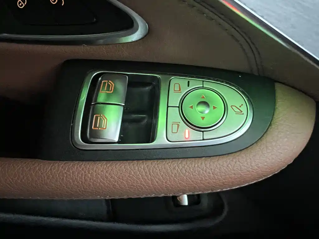 Mercedes-Benz C-Class (Import) — миниатюра 21