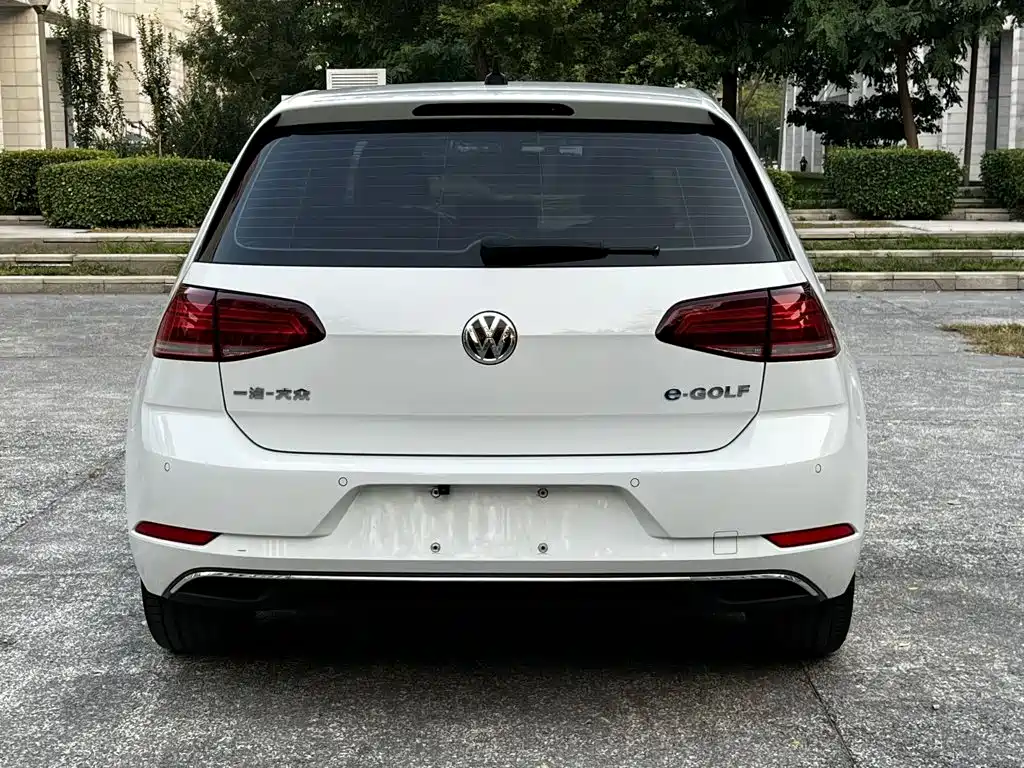 Volkswagen Golf EV — миниатюра 19