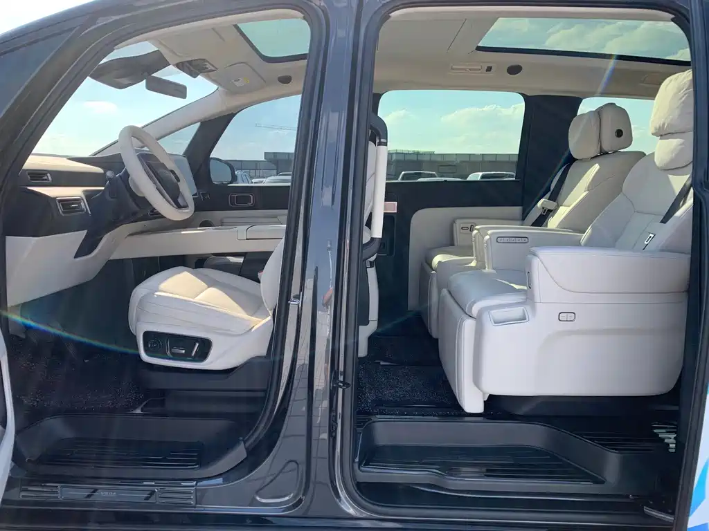 Li Auto Li MEGA — миниатюра 9