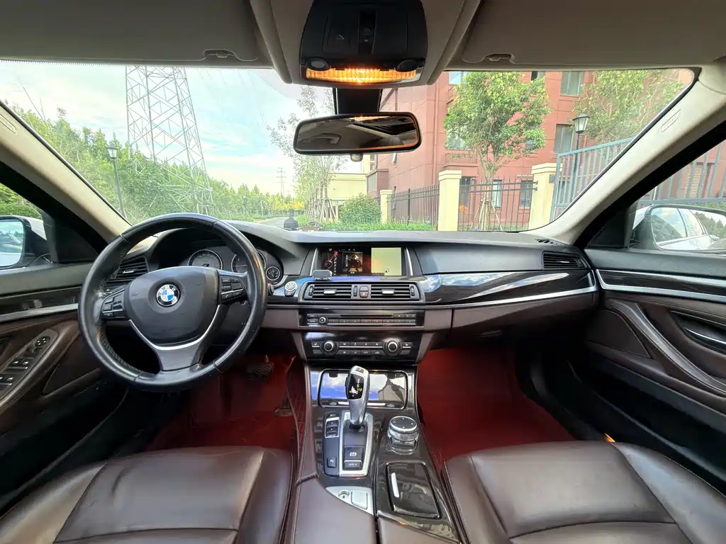 BMW 5 Series — миниатюра 4