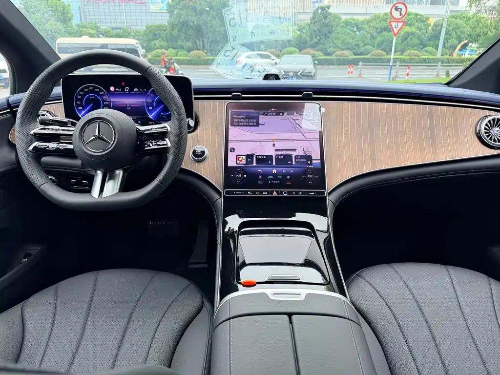 Mercedes-Benz EQE 2025 500 4MATIC Luxury