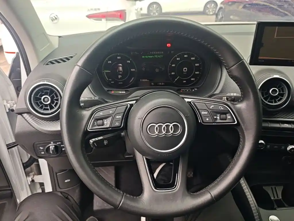 Audi Q2L e-tron — миниатюра 11