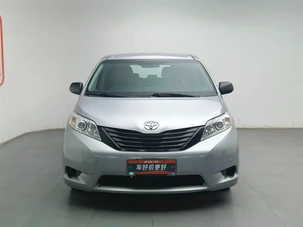 TOYOTA SIENNA