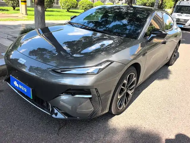 2026 Geely Galaxy E8
