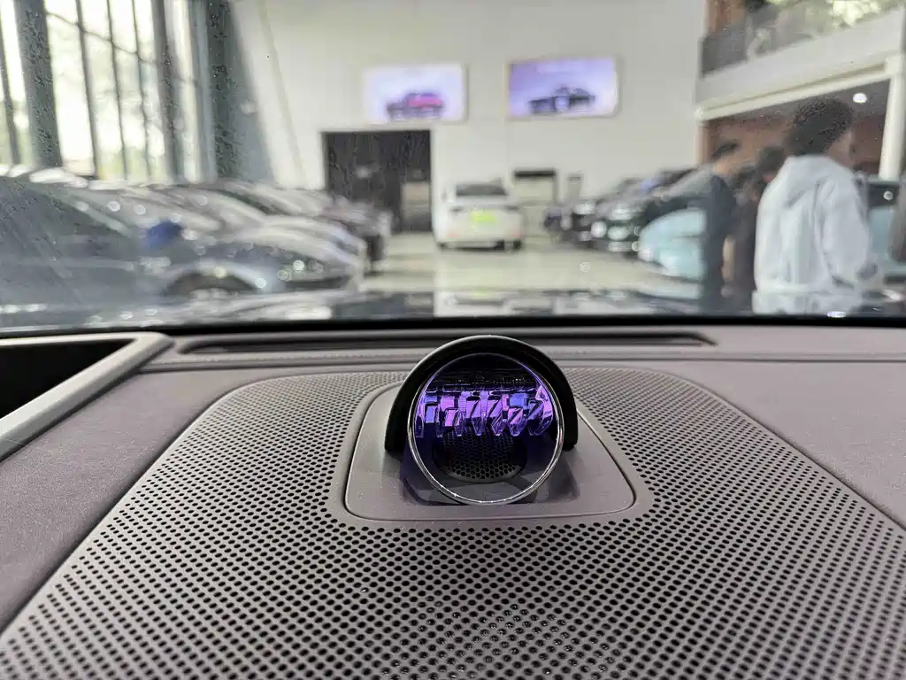 AITO ASK THE WORLD M9