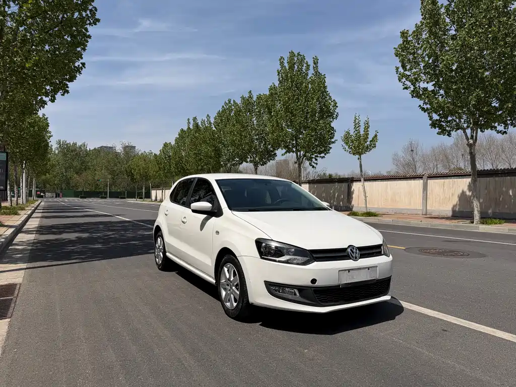 Volkswagen Polo 2013 1.4L AT Comfort