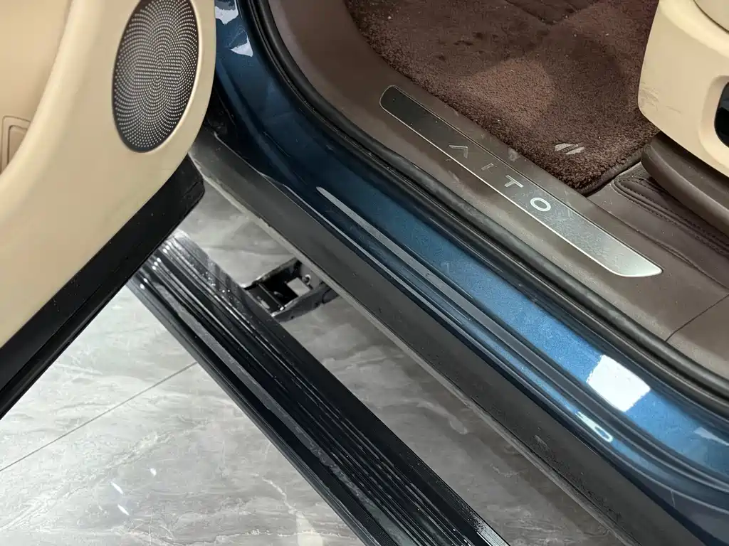 AITO ASK THE WORLD M9