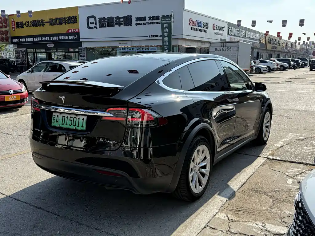 TESLA MODEL X