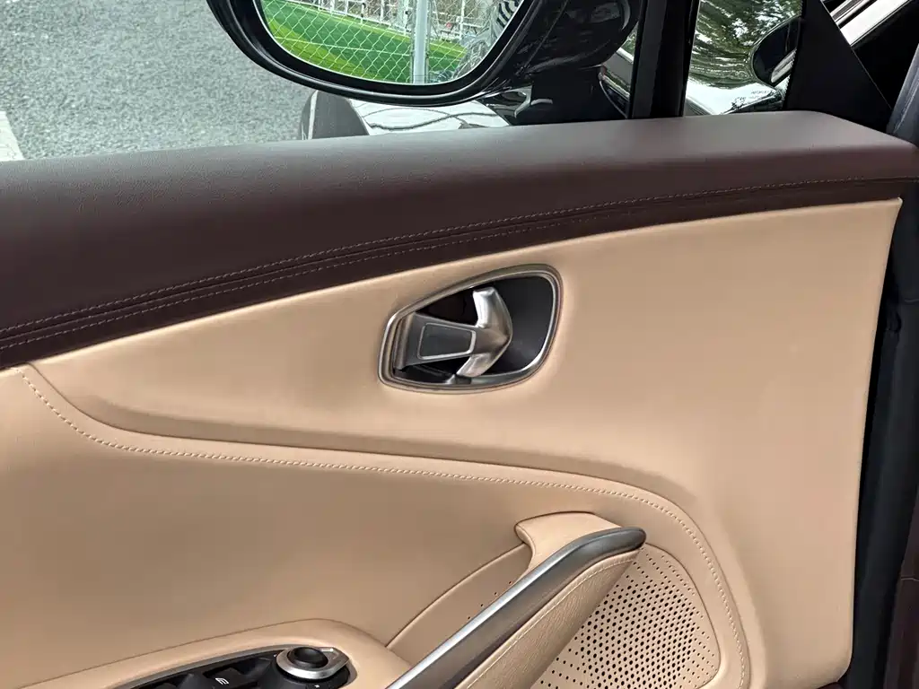 Aston Martin DBX — миниатюра 26