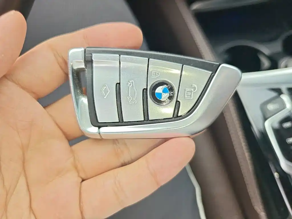 BMW 5 Series — миниатюра 9