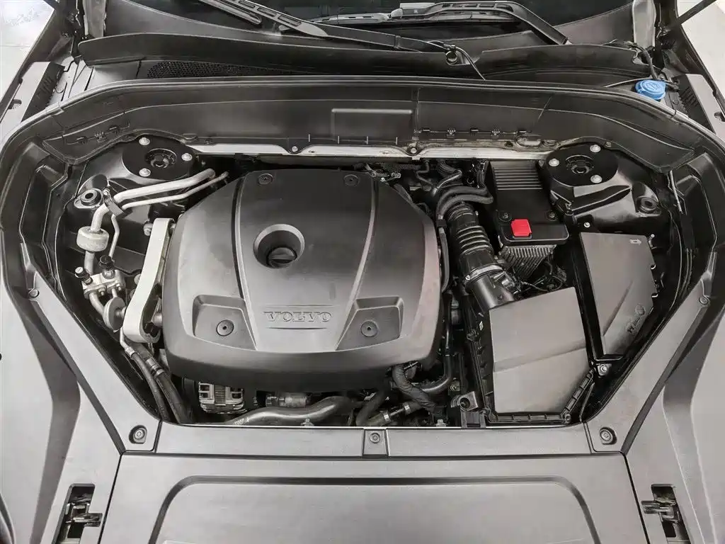 Volvo XC90 2018 T6 7 мест