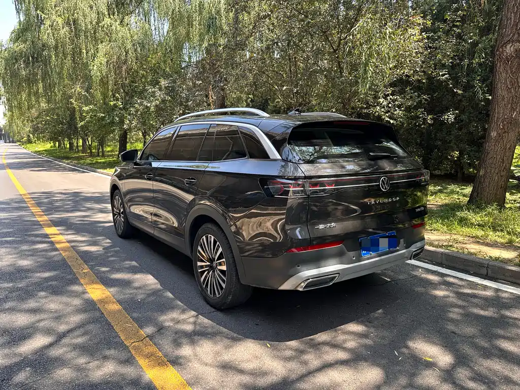 Volkswagen Tavendor 2023 330TSI Luxury