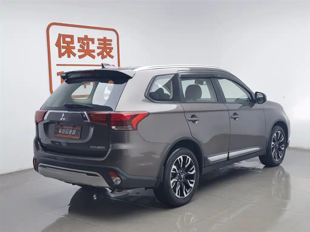 MITSUBISHI OUTLANDER