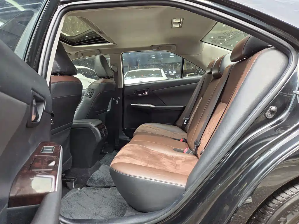 Toyota Camry 2016 2.0G Luxury