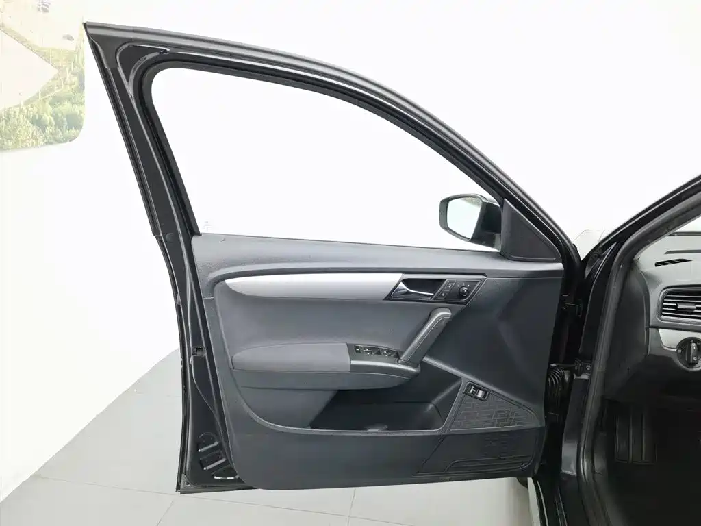 Volkswagen Lavida 2013 1.6L MT