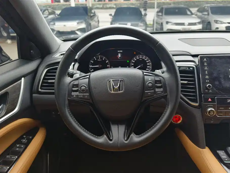 HONDA UR V