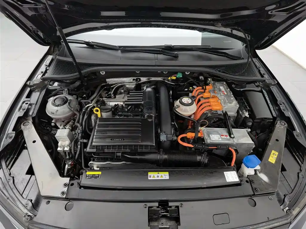 VOLKSWAGEN MAGOTAN GTE PLUG IN HYBRID