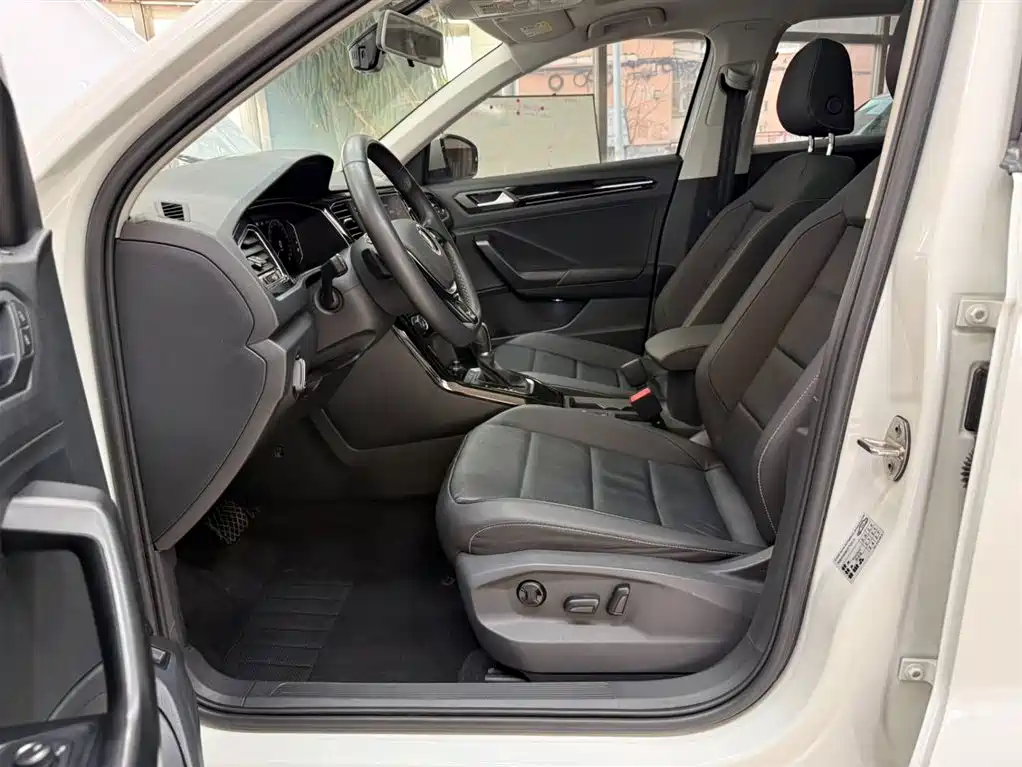 VOLKSWAGEN T ROC EXPLORING SONGS