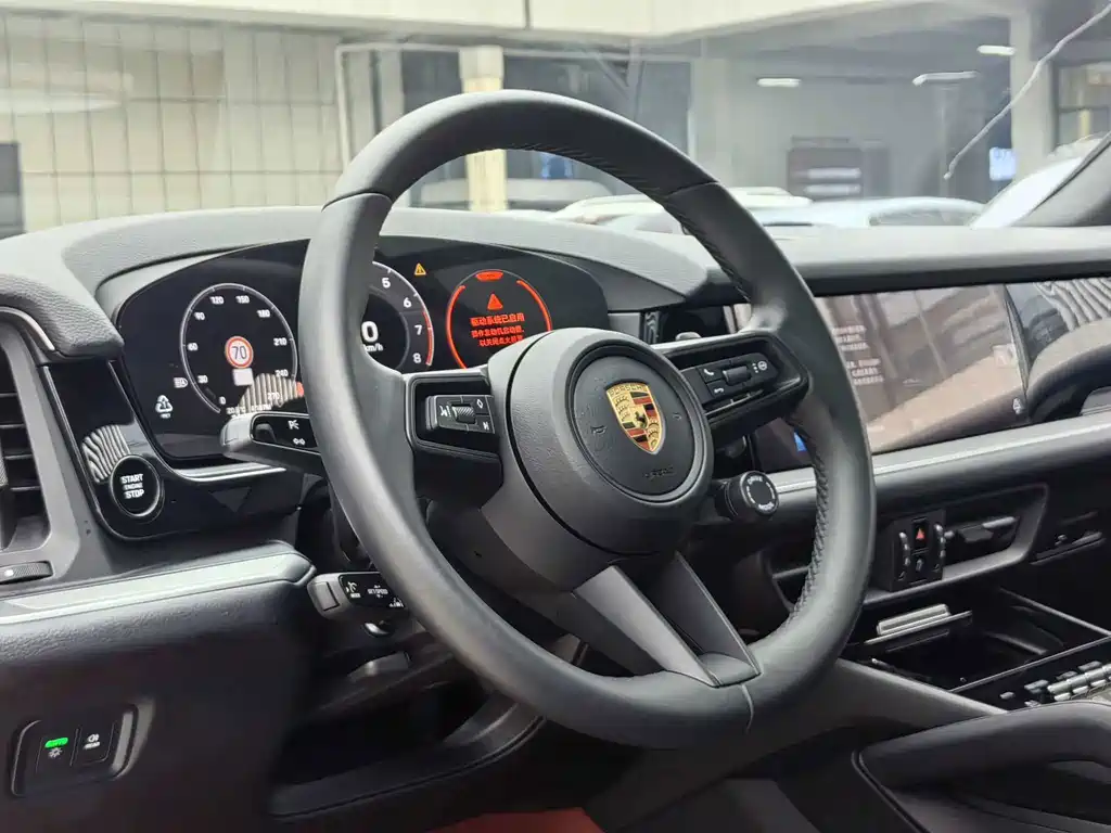 Porsche Cayenne — миниатюра 11