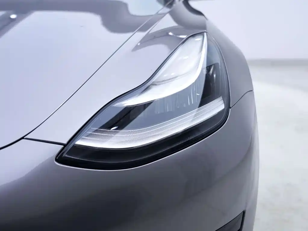 Tesla Model 3 — миниатюра 9