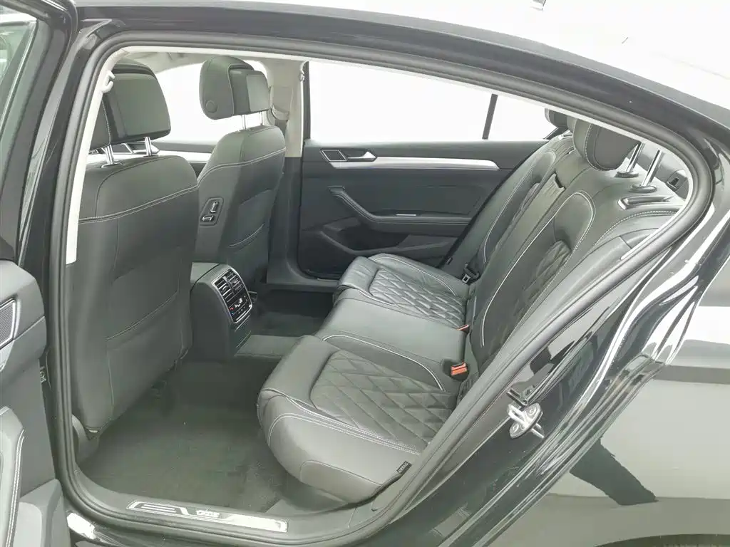 VOLKSWAGEN MAGOTAN GTE PLUG IN HYBRID