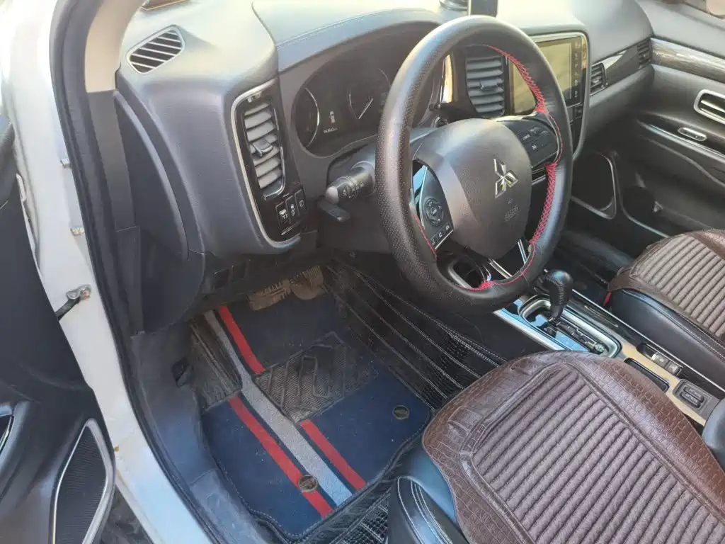 Mitsubishi Outlander — миниатюра 17